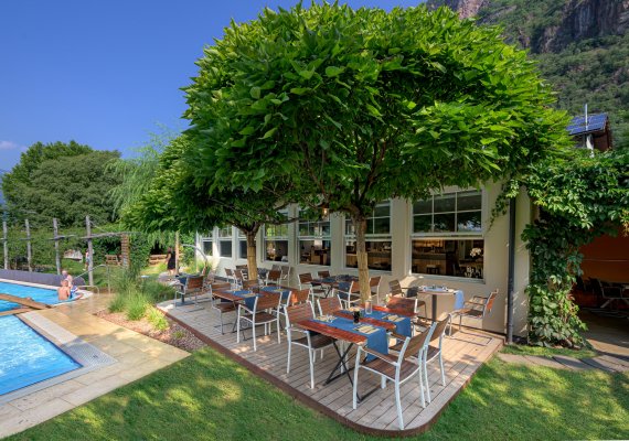 Restaurant und Pool Camping Moosbauer